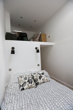 1 bedroom, iron/ironing board, WiFi, bed sheets - Newly refurbished, stylish flat in North London (London)