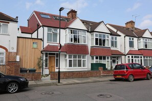 Exterior - Newly refurbished, stylish flat in North London (London)