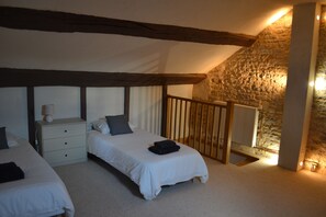 5 chambres, accès au Wi-Fi (inclus), literie fournie