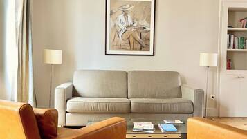 Fernseher, DVD-Player, Arbeitsbereiche