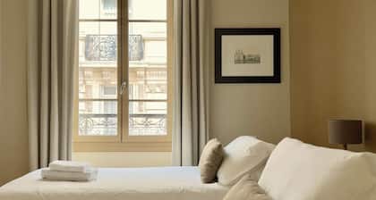 Spacious Marais 3BR with AC & Elevator