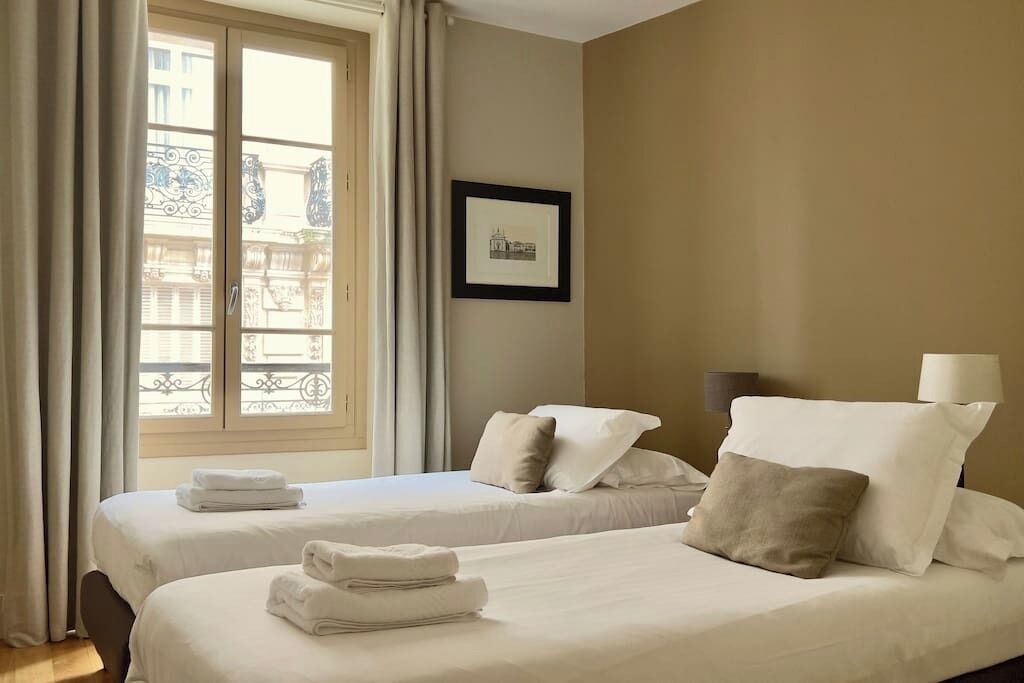 3 habitaciones, tabla de planchar con plancha, wifi y ropa de cama 