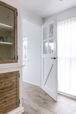 Interior - Zeeuws Huisje is centrally located within cycling distance of the beach (Serooskerke)