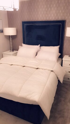 1 habitación, tabla de planchar con plancha, wifi y ropa de cama