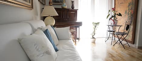 Smart TV, DVD player