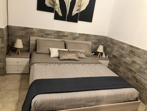 2 dormitorios, tabla de planchar con plancha, wifi gratis y ropa de cama