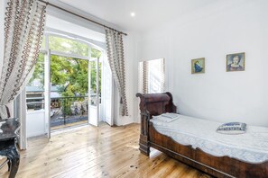 5 Schlafzimmer, Schreibtisch, Bügeleisen/Bügelbrett, kostenloses WLAN