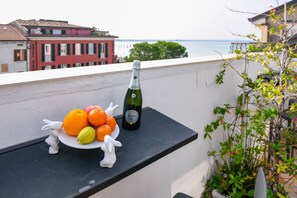 Design Double Room, Lake View | Room amenity - Bed & Breakfast Le Reve (Sirmione)