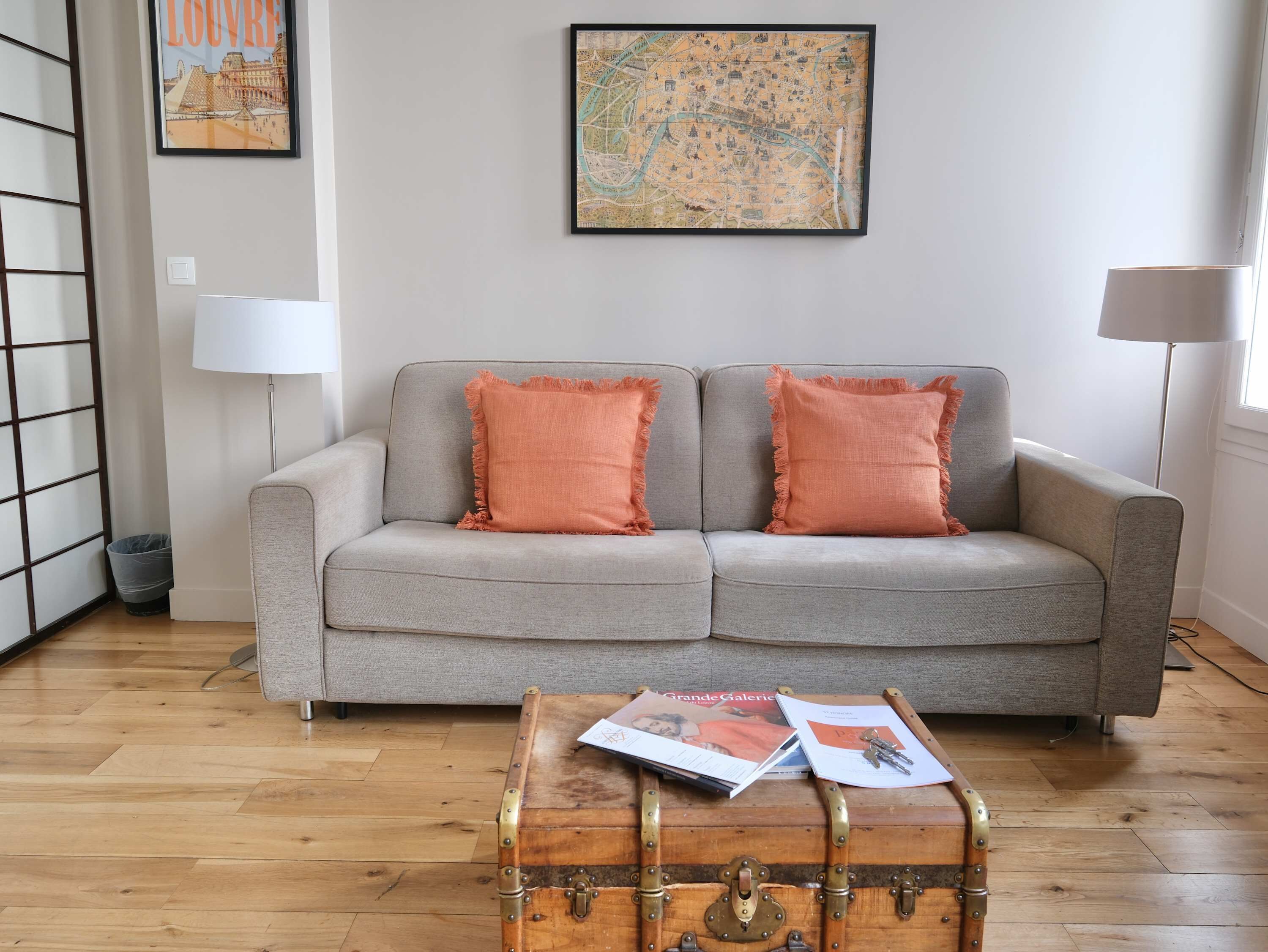 Fernseher, DVD-Player, Arbeitsbereiche