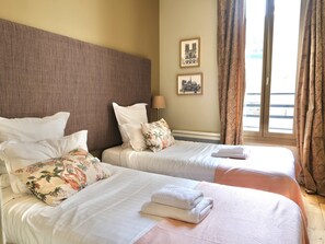 3 habitaciones, tabla de planchar con plancha, wifi y ropa de cama 