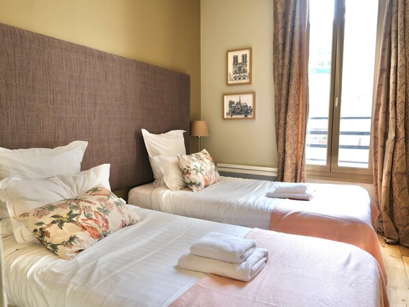 3 bedrooms, iron/ironing board, WiFi, bed sheets