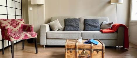 Télévision, lecteur de DVD, espaces bureaux