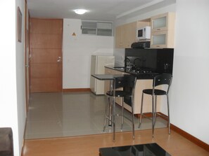 Fridge, microwave, stovetop - Rent Apartment Furnished an alcove (Medellín)