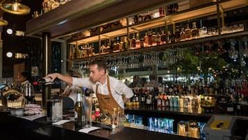 3 barer/lounger, vinbar och cocktailbar
