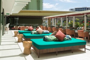 Poolside bar - Crystalbrook Bailey (Cairns)