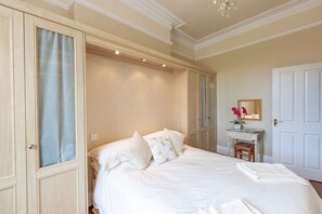 1 bedroom, iron/ironing board, WiFi, bed sheets - Swan View Apartment Harrogate - Prime location. 1 bedroom sleeps up to 3 (Harrogate)