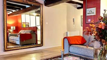 Televisión, reproductor de DVD, oficina