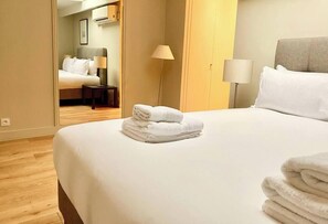 2 chambres, fer et planche à repasser, Wi-Fi, draps fournis