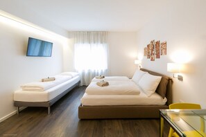 Iron/ironing board, WiFi, bed sheets