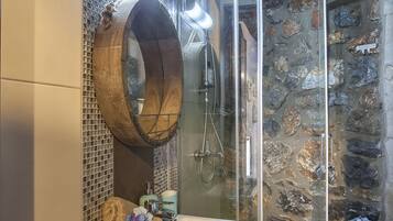 Combined shower/bathtub, hair dryer, towels, soap