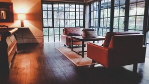 Luxury-Haus, 3 Schlafzimmer, Gartenblick | 3 Schlafzimmer, Bügeleisen/Bügelbrett, Babybetten, Bettwäsche