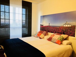 3 bedrooms, iron/ironing board, internet, bed sheets