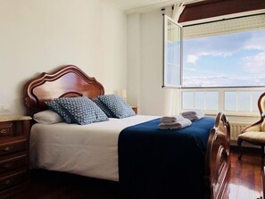 3 dormitorios, tabla de planchar con plancha, Internet y ropa de cama