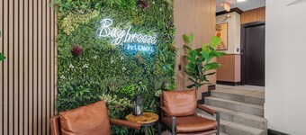 Baybreeze Apartments by Lowkl