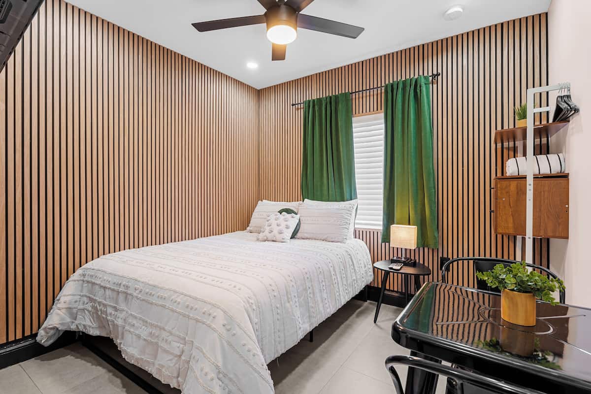 Estudio estándar, 1 cama Queen size, cocineta | Decoración personalizada y muebles diferentes