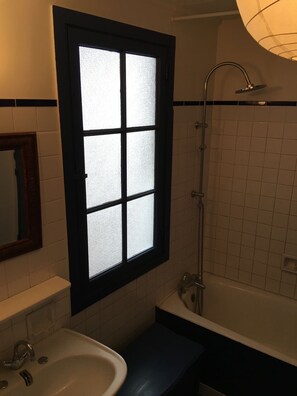 Bathtub, hair dryer, towels