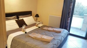 2 bedrooms, iron/ironing board, free WiFi, bed sheets - Apartment in villa, independent, welcoming, spacious with fine finishes. (Rome)