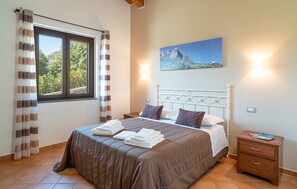 3 chambres, coffres-forts dans les chambres, bureau