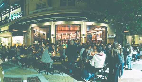 Outdoor dining - Grove House-Excellently placed classy flat, near Acropolis, Piraeus and beach (Nea Smirni)
