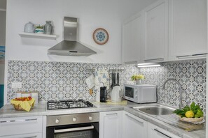 Microwave, oven, coffee/tea maker, electric kettle