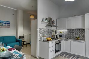Microwave, oven, coffee/tea maker, electric kettle