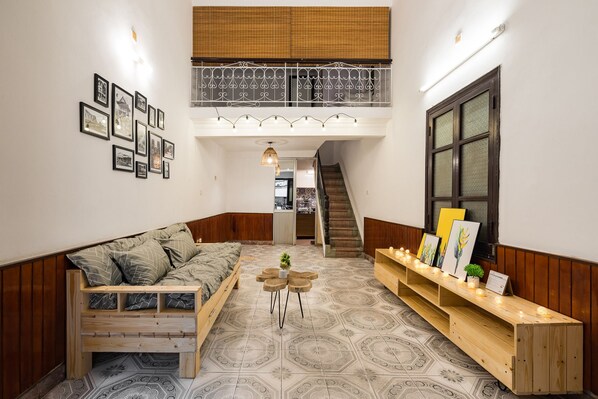 House, 3 Bedrooms | Living room | LCD TV - Michi House (Hanoi)