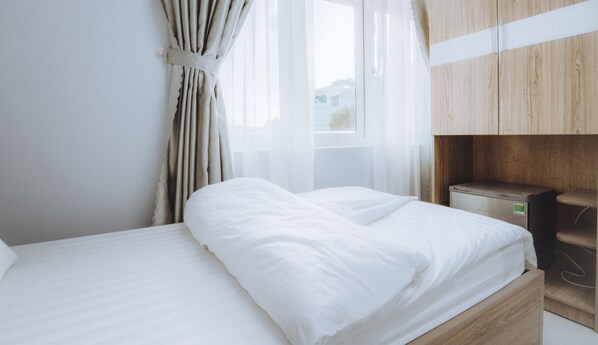 Standard Triple Room | Minibar, desk, free WiFi, bed sheets - Dalat Eleven Hotel (Da Lat)