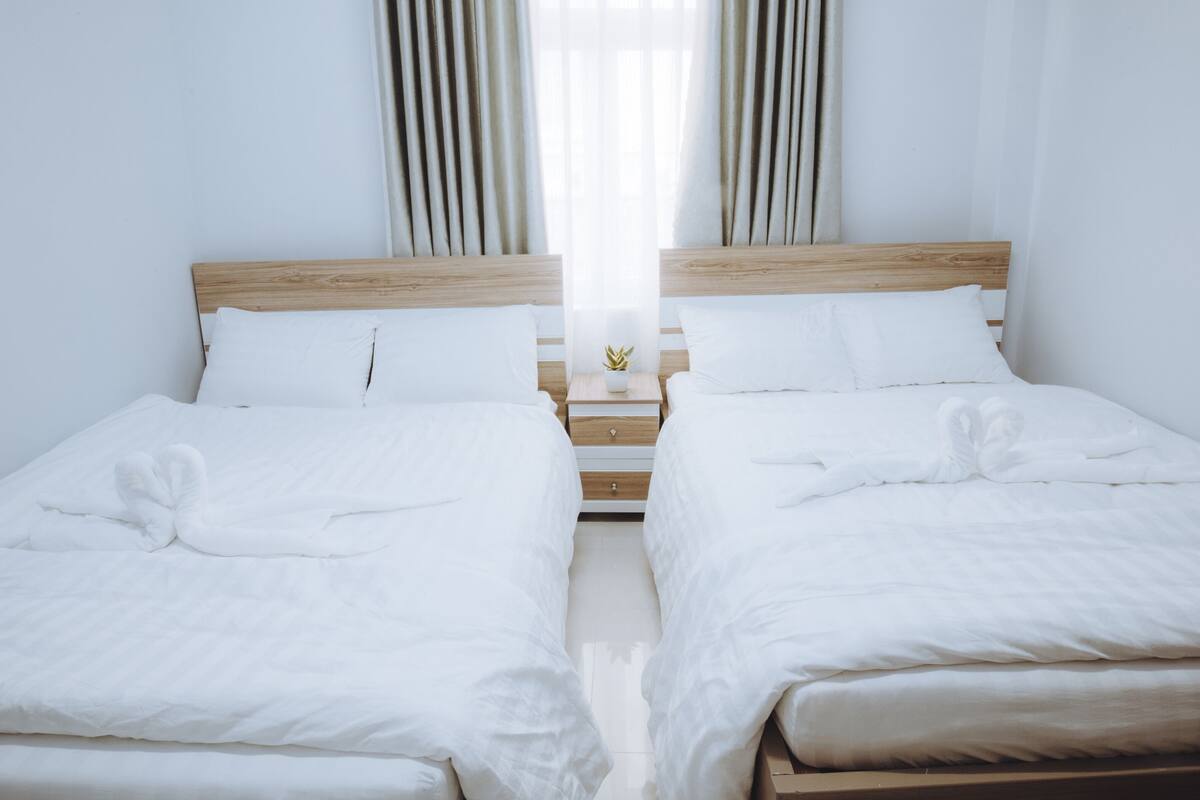Deluxe Quadruple Room | Minibar, desk, WiFi (free), bed sheets