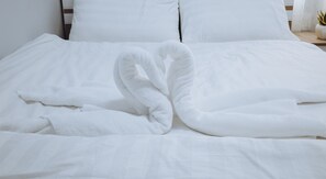 Deluxe Quadruple Room | Minibar, desk, free WiFi, bed sheets - Dalat Eleven Hotel (Da Lat)