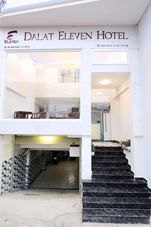 Front of property - Dalat Eleven Hotel (Da Lat)