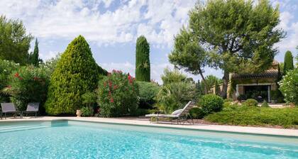 MAS PROVENCAL AVEC PISCINE