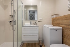 Shower, hair dryer, towels, soap - Vacation apartment by the sea, vacation on the island of Usedom, Apartment DUNE 737 (Swinoujscie)