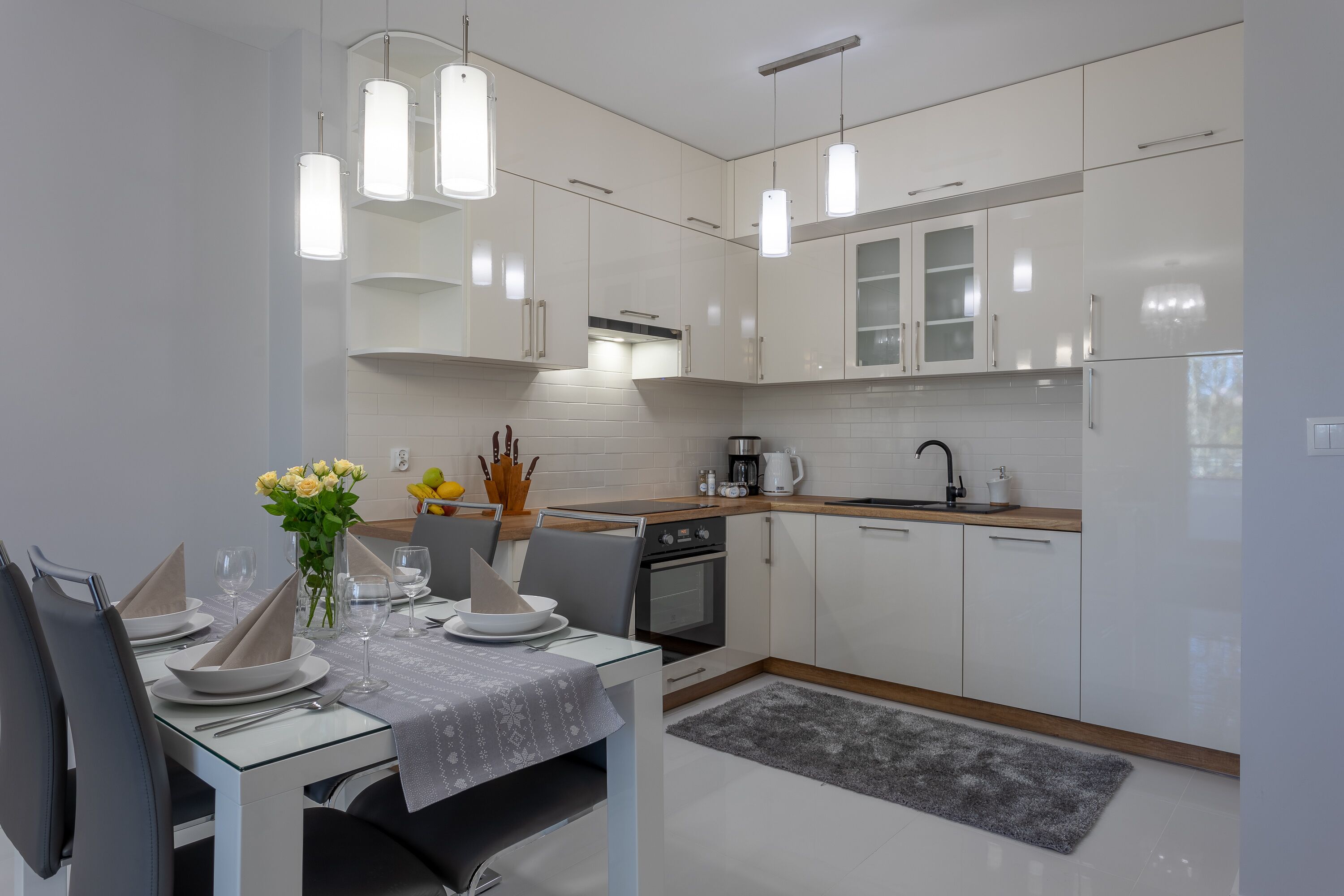 Réfrigérateur, four, plaque de cuisson, lave-vaisselle