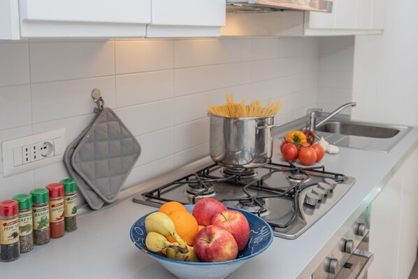 Fridge, microwave, oven, stovetop