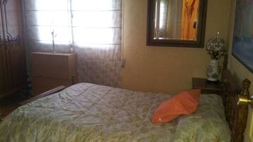 3 slaapkamers, een strijkplank/strijkijzer, wifi, beddengoed