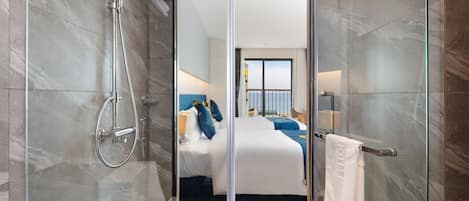 Deluxe-rum - balkong - havsutsikt | Minibar, värdeförvaringsskåp på rummet, skrivbord och gratis wi-fi