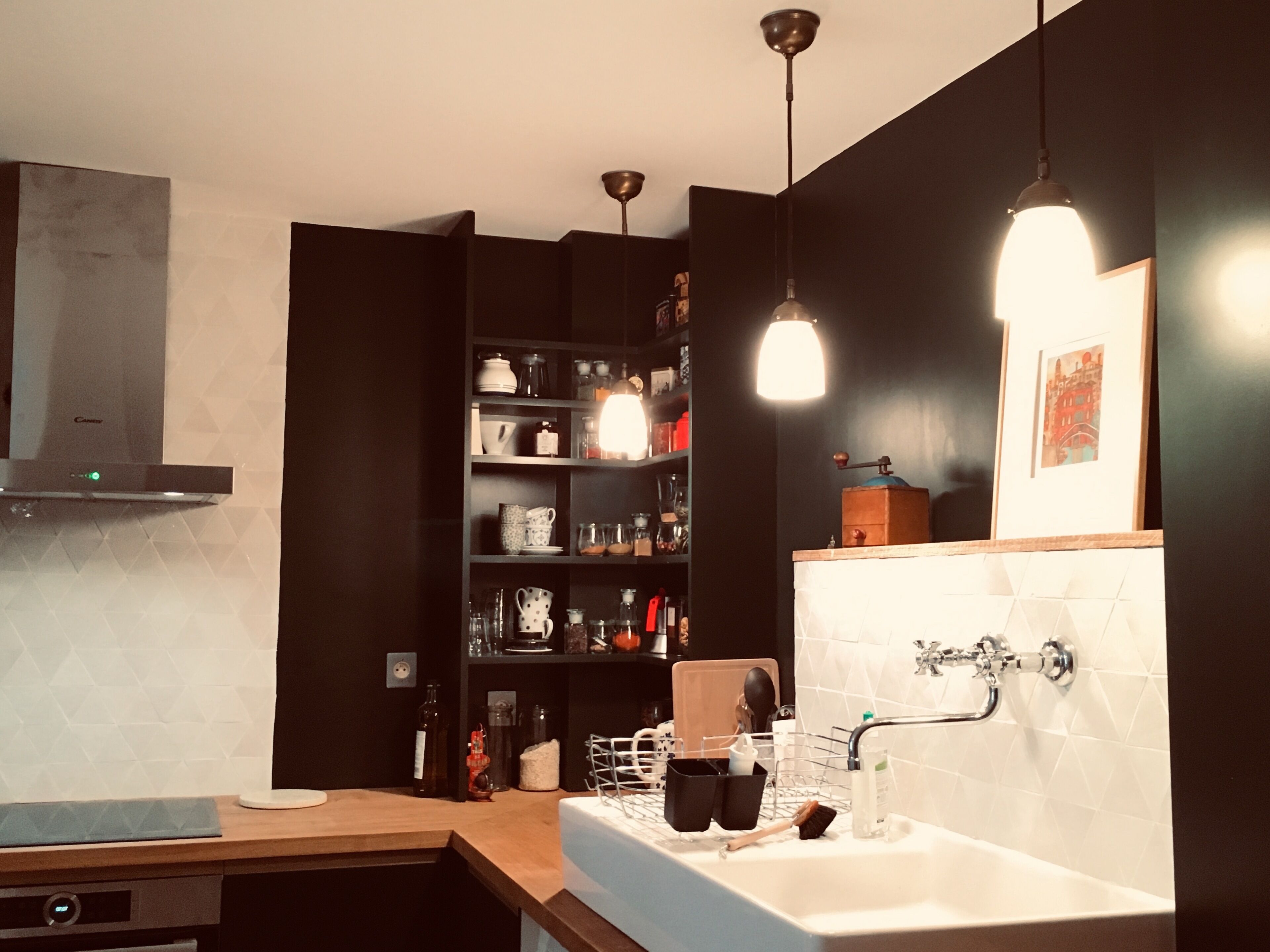 Fridge, oven, stovetop, electric kettle