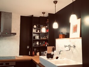 Fridge, oven, stovetop, electric kettle - Elegant and cosy flat near Montmartre -Goutte d'or (Paris)