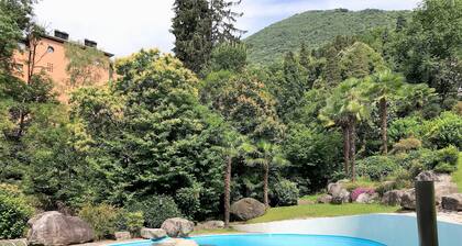 Hermoso apartamento de 4.5 habitaciones con asientos en el jardín y piscina al aire libre