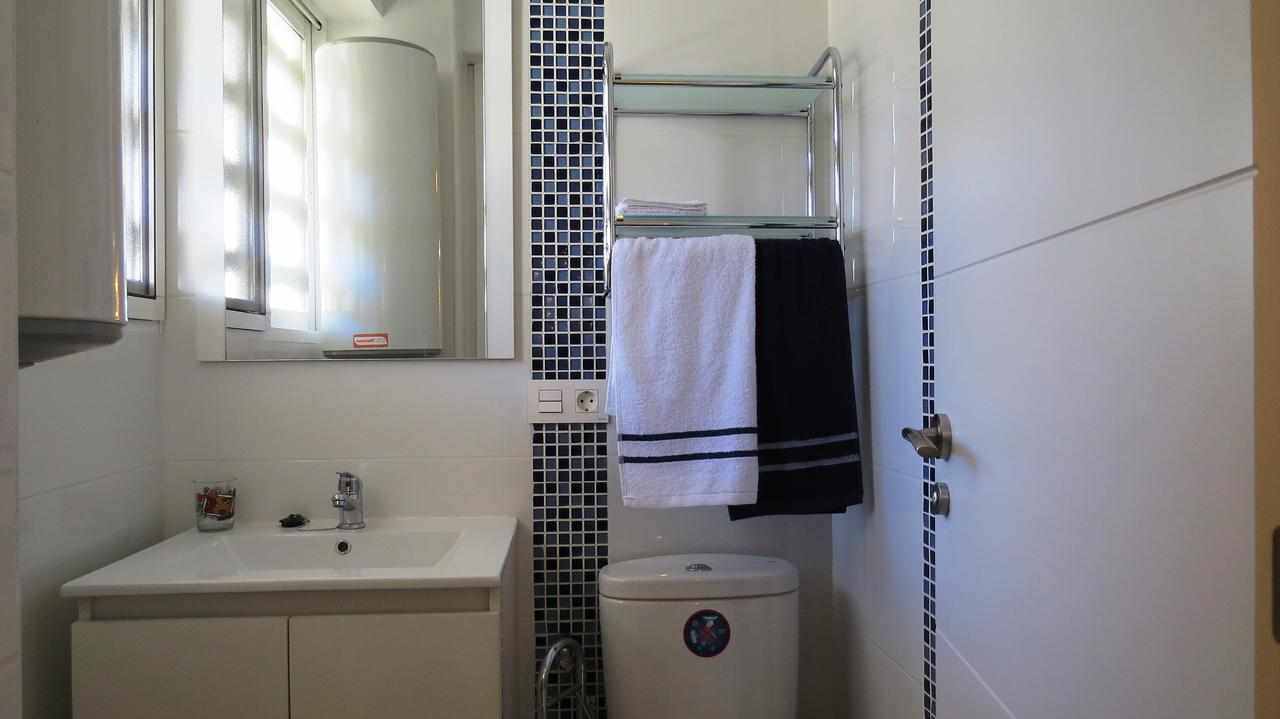 Hair dryer, towels